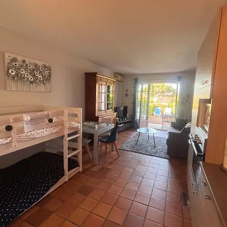Garden With Terrace 600m From The Port Apartment *