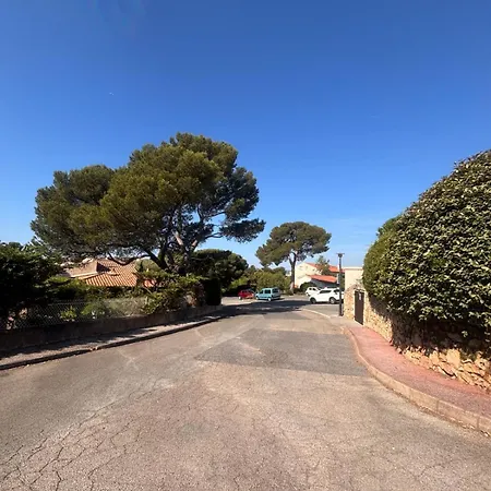 Garden With Terrace 600m From The Port Appartement *